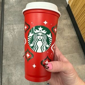 New Starbucks 2023 Red Reusable Star Print Cup Day Grande Hot Cup with Lid 16 Oz
